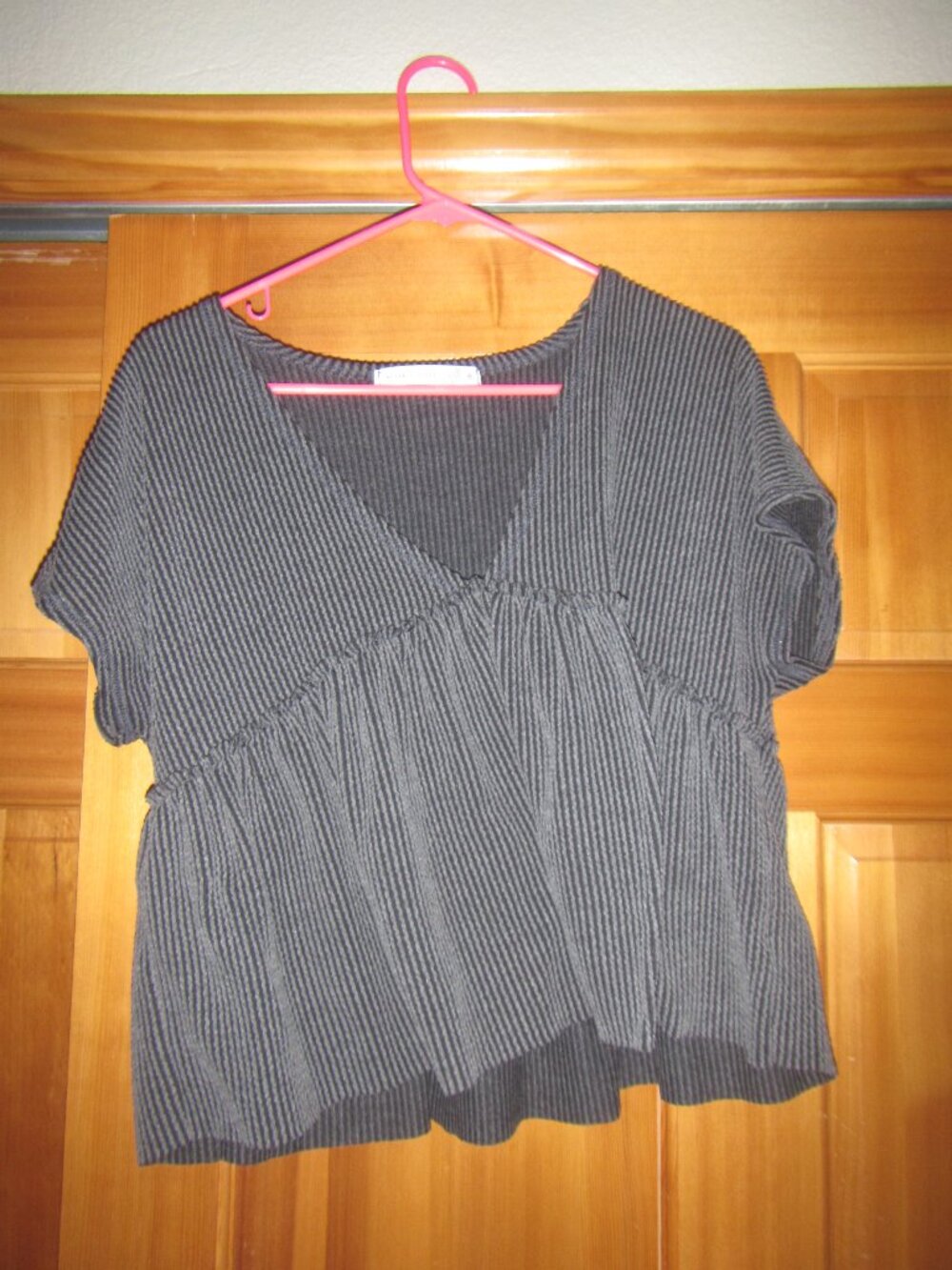 Altar'd State Gray Ribbed Peplum Top • Size M